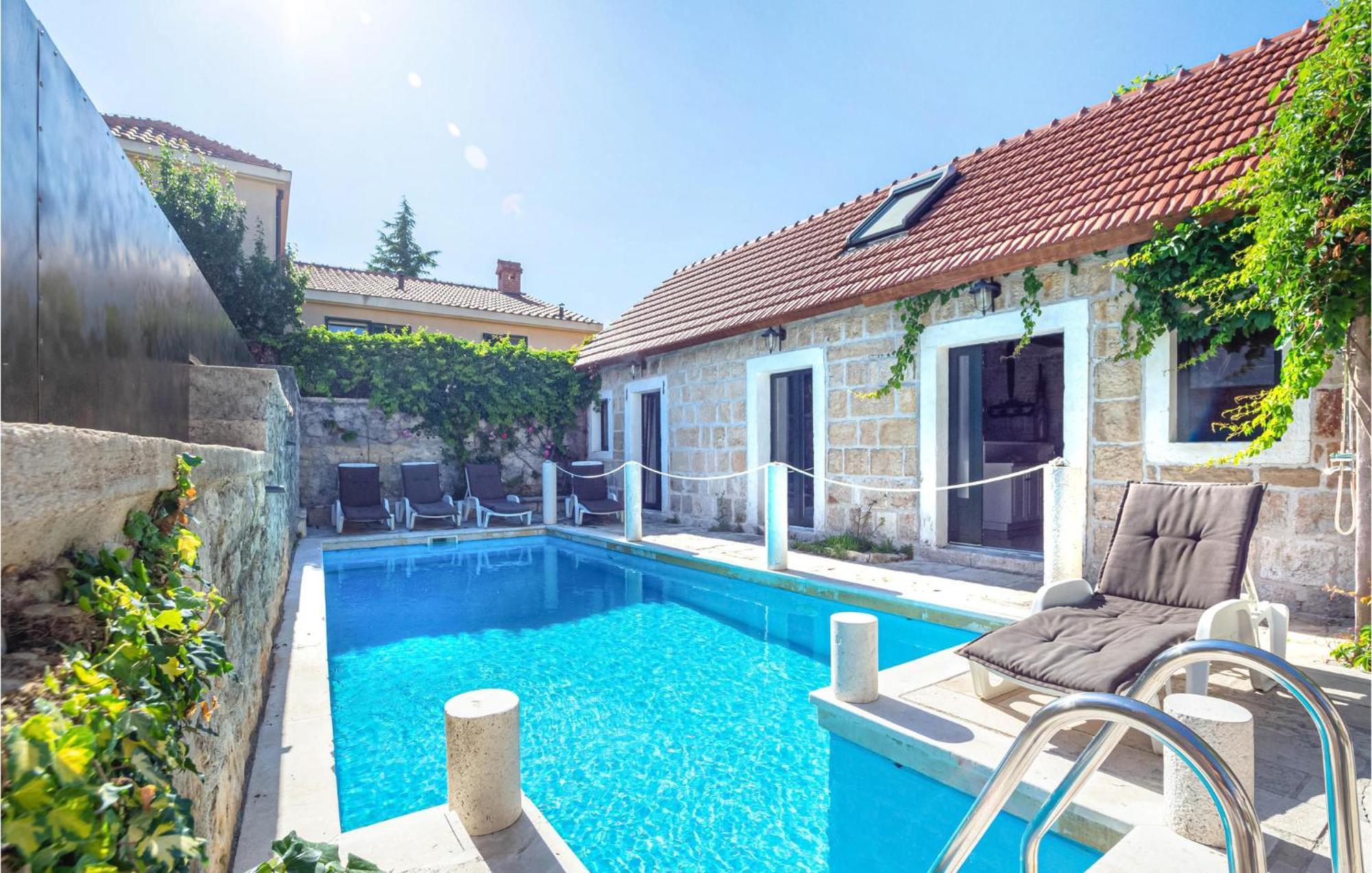 Stunning In With Jacuzzi Hébergement de vacances Sinj